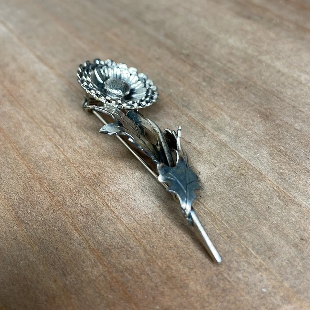 Sarah Coventry Sterling sunflower brooch pin Vintage